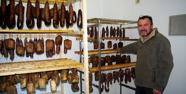 C'est à proximité du hameau de Mignataghja que Dominique Chaleil a crée son laboratoire arisanal de charcuterie