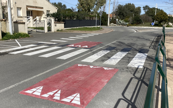 Des "coussins berlinois" devant le groupe scolaire