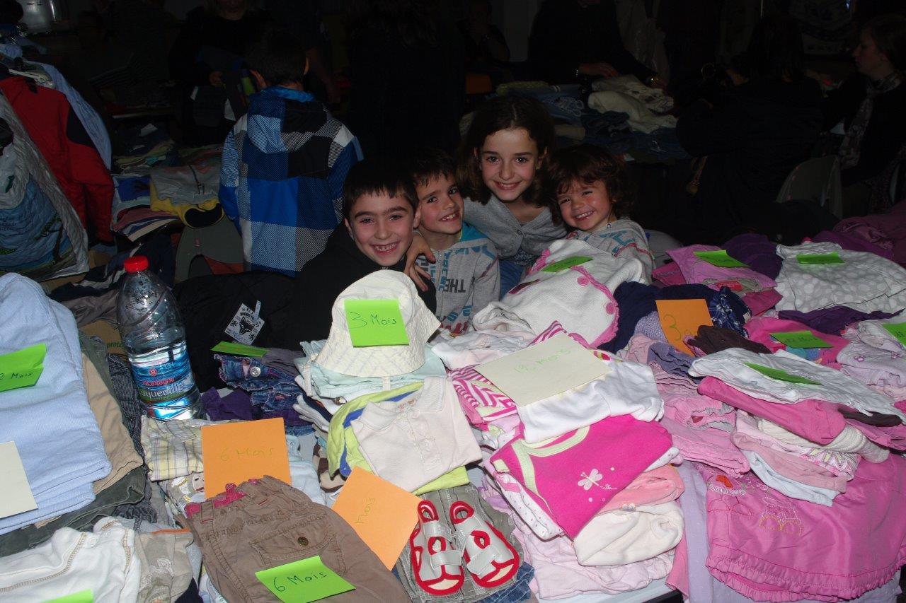 Convivialité et solidarité autour de la bourse aux vêtements organisée par Vintiseri per tutti.