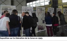 Rassemblement des jeunes sur la base de défense